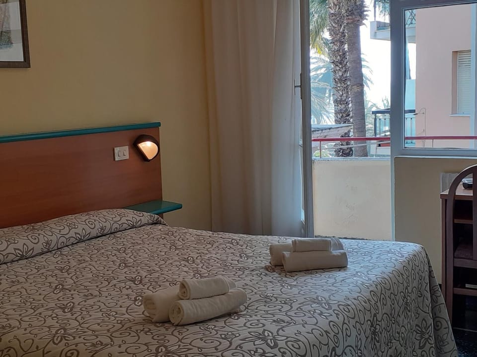 In-room safe, desk, free WiFi, bed sheets