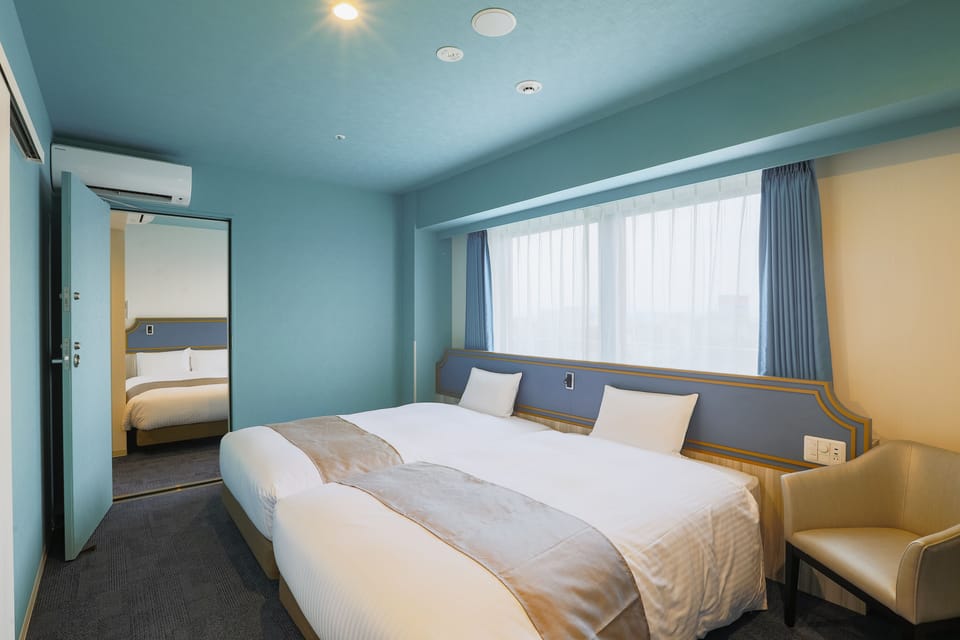 Connecting Double and Deluxe Twin Rooms, Non Smoking | Desk, laptop workspace, blackout drapes, soundproofing