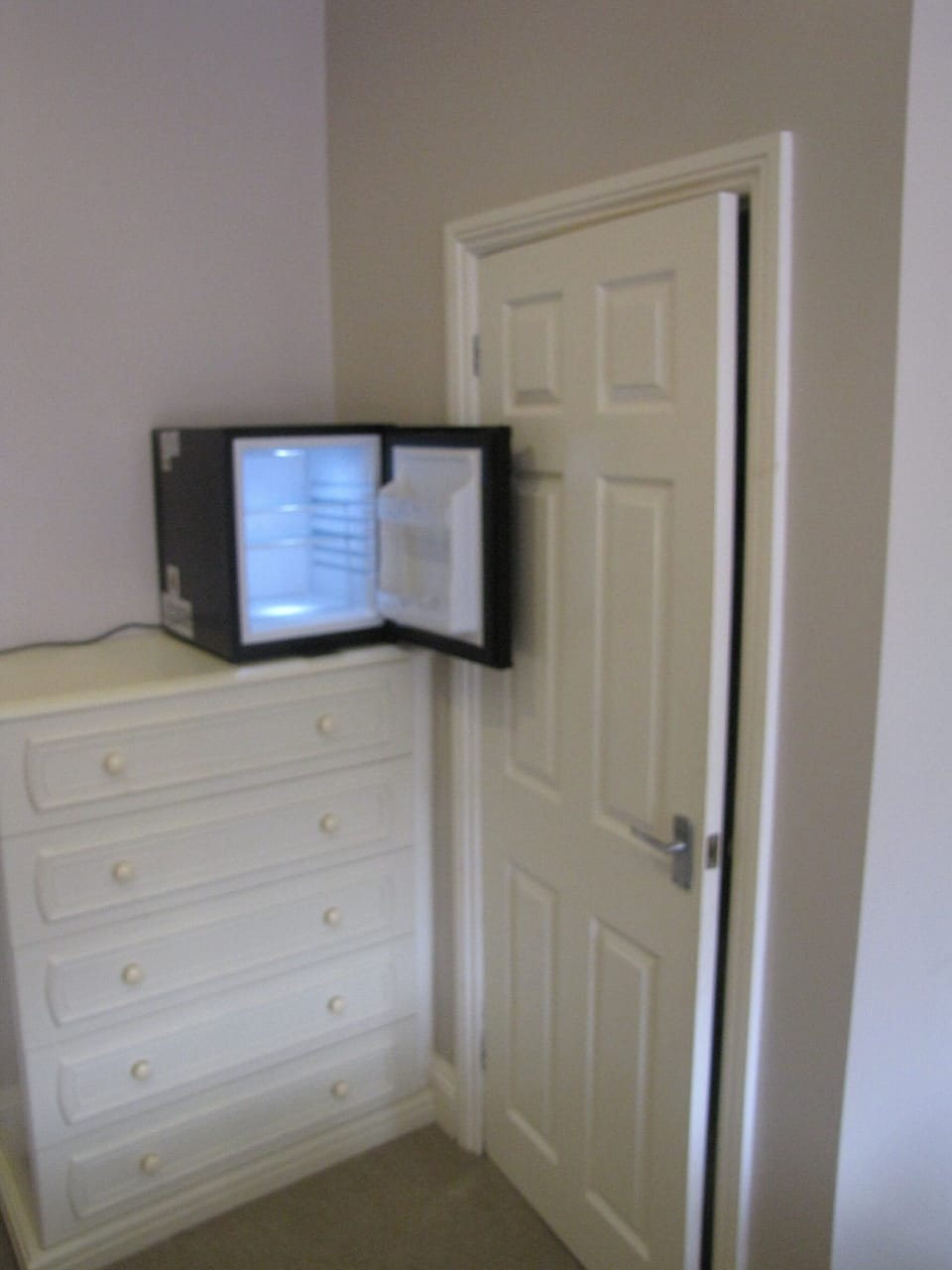 Superior Double Room, 1 Queen Bed | Individually decorated, individually furnished, desk, blackout drapes