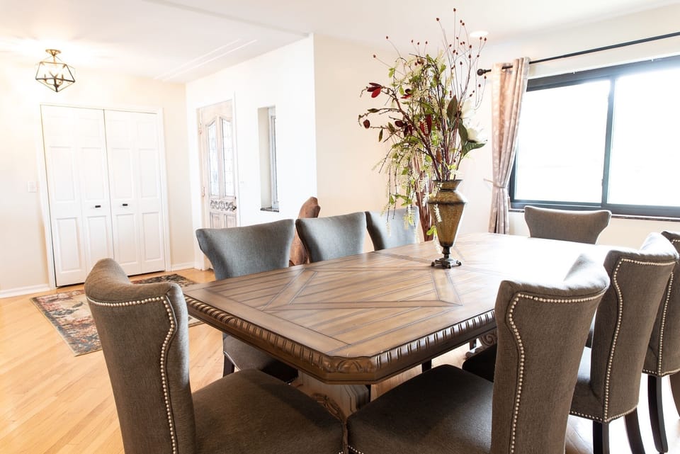 1st floor dining area