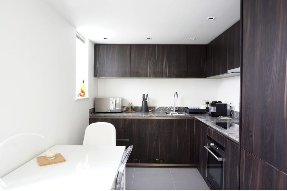 Fully Equipped Kitchen + Dining Table, Nespresso Coffee Machine, Dishwasher and more!
