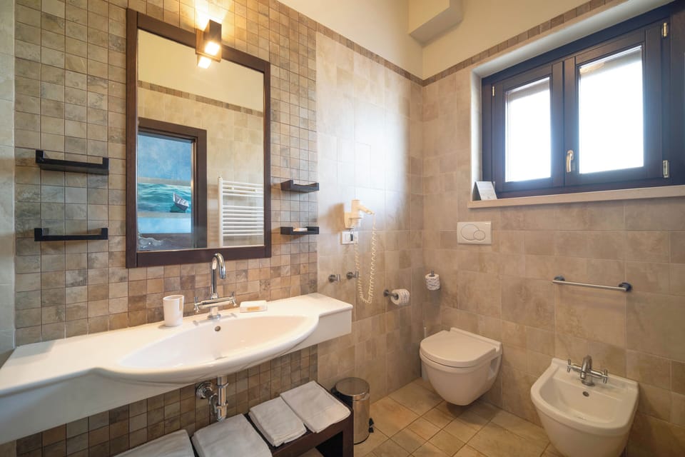 Double Room, 1 Queen Bed, Private Bathroom, Garden View | Bathroom | Shower, free toiletries, hair dryer, bidet