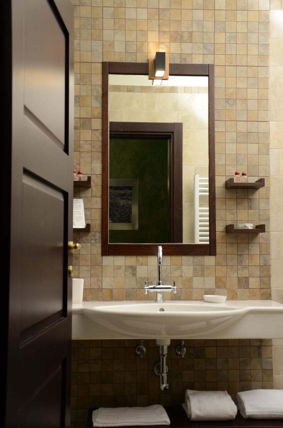 Shower, free toiletries, hair dryer, bidet