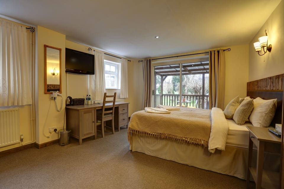 Superior Double or Twin Room | Iron/ironing board, travel crib, rollaway beds, free WiFi