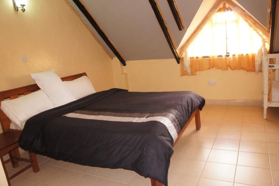Deluxe Apartment, 2 Bedrooms, Mountain View, Garden Area | Desk, free WiFi, bed sheets