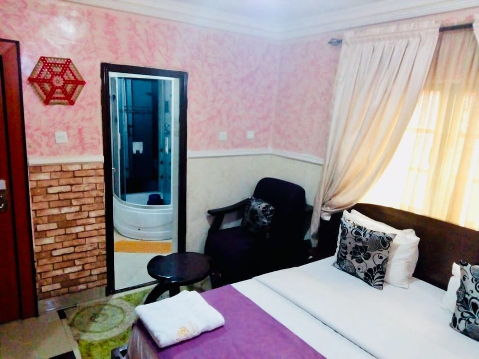 Deluxe Room, 1 Double Bed | 1 bedroom, premium bedding, in-room safe, desk
