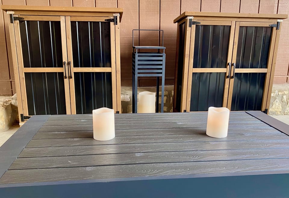 Rusty Rio - Bar holds all your party stuff.