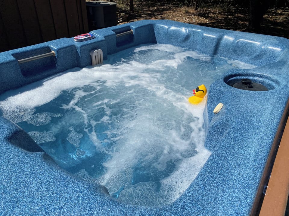 Rusty Rio - Hot tub for extra relaxation. (Additional fee)