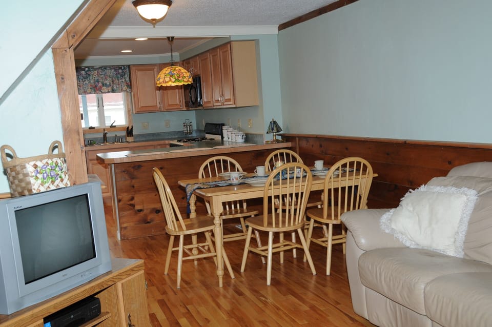 Plenty of room for family, friends and fun! Unit 8