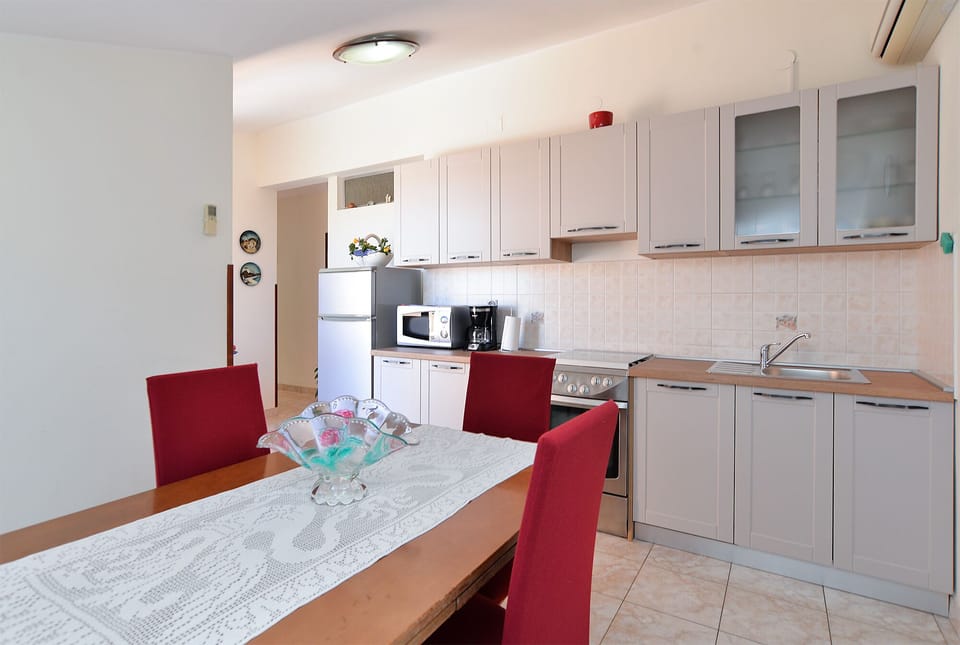 Standard Apartment, 2 Bedrooms (0152) | Private kitchen | Fridge, microwave, coffee/tea maker, electric kettle
