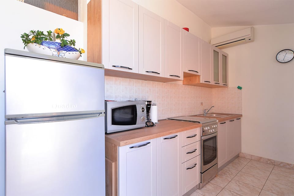 Standard Apartment, 2 Bedrooms (0152) | Private kitchen | Fridge, microwave, coffee/tea maker, electric kettle