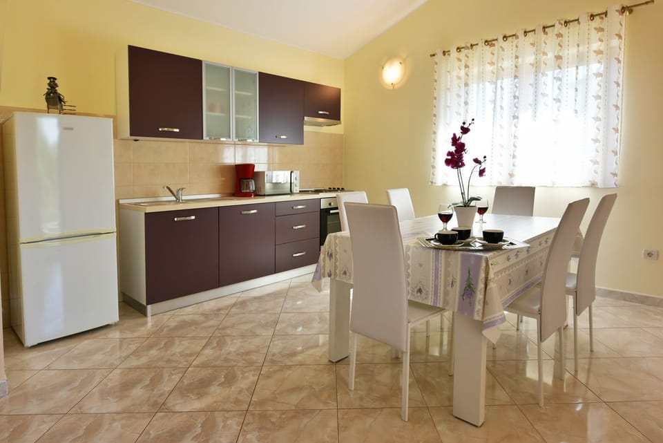 Standard Villa, 3 Bedrooms (0181) | Private kitchen | Fridge, microwave, coffee/tea maker, electric kettle