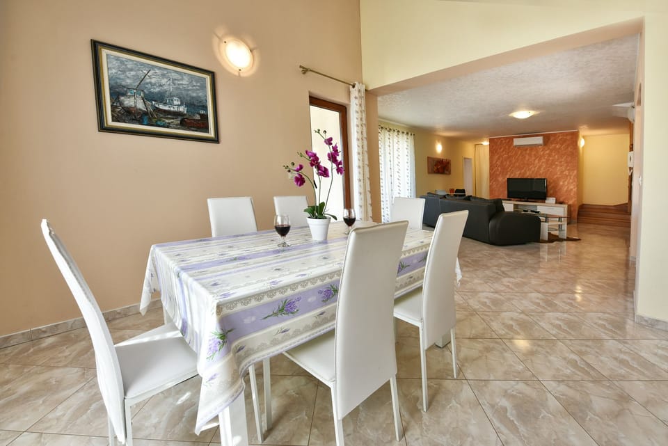 Standard Villa, 3 Bedrooms (0181) | In-room dining