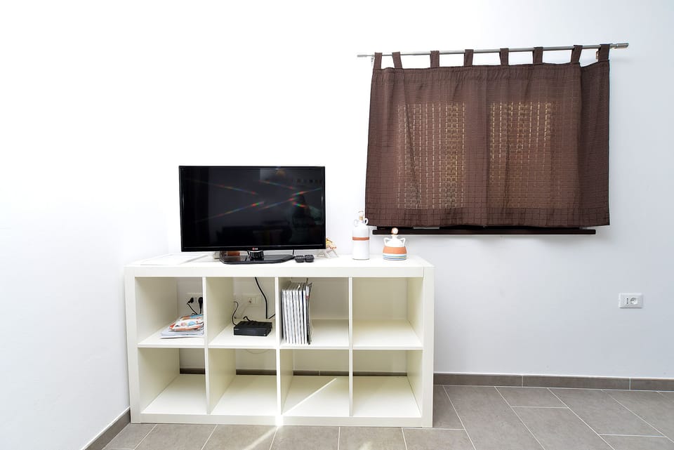 Standard House, 2 Bedrooms (0193) | Television