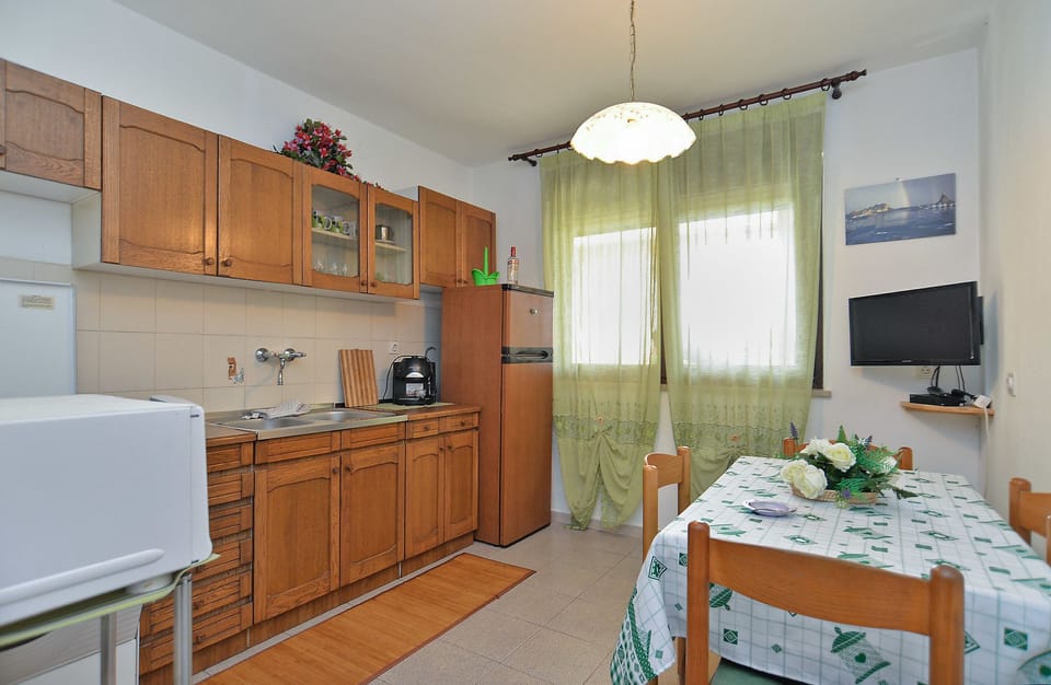 Standard Apartment, 2 Bedrooms (0194) | Private kitchen | Fridge, microwave, coffee/tea maker, electric kettle