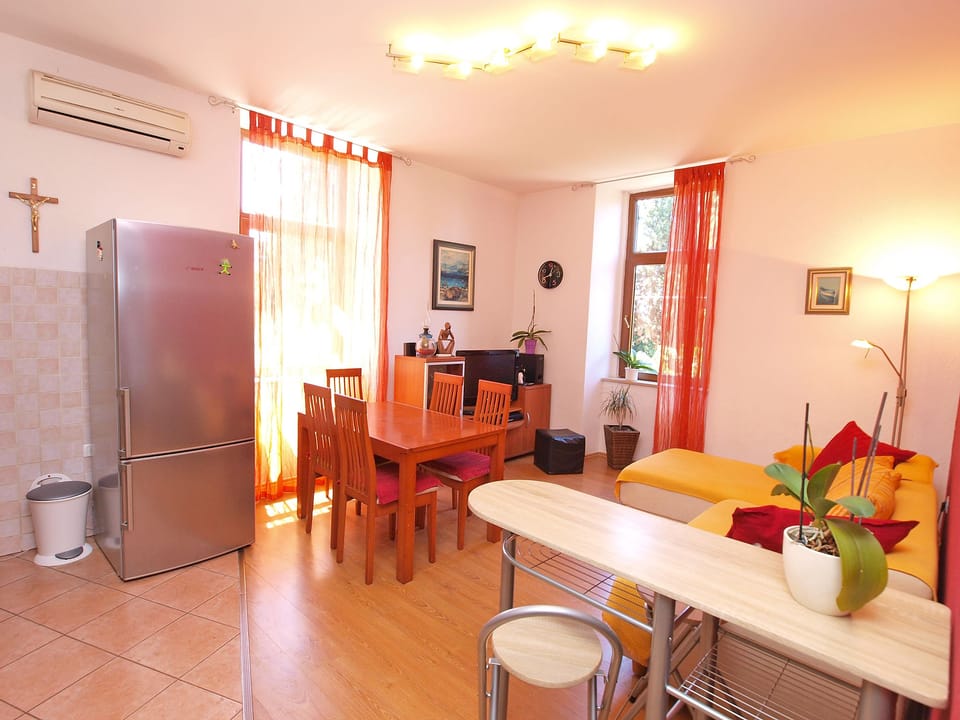Standard Apartment, 2 Bedrooms (849/2007) | Private kitchen | Fridge