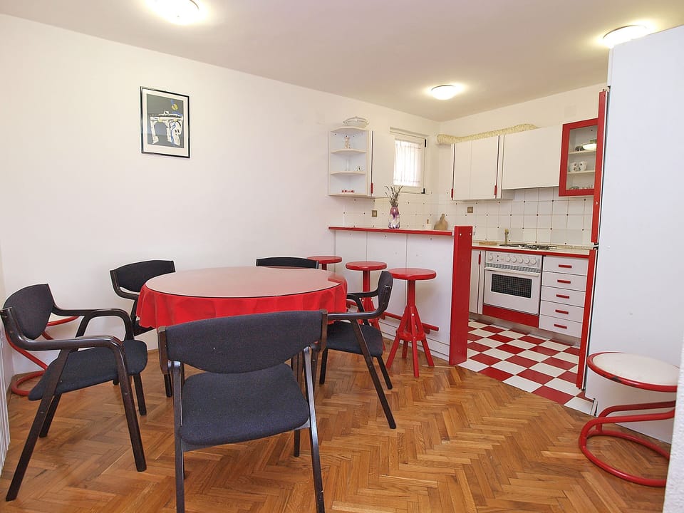 Standard Apartment, 2 Bedrooms (0230) | In-room dining