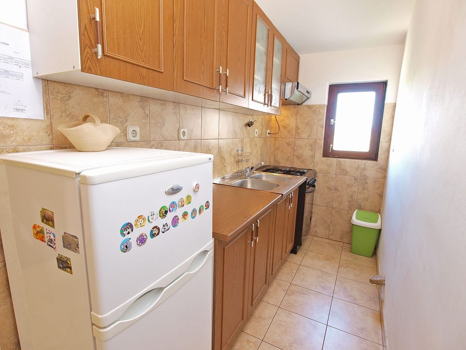 Standard Studio, 1 Bedroom (909/2114) | Private kitchen | Fridge, oven, stovetop, coffee/tea maker