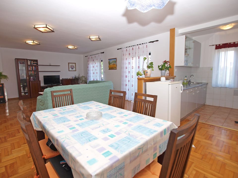 Standard Apartment, 2 Bedrooms (0241) | In-room dining