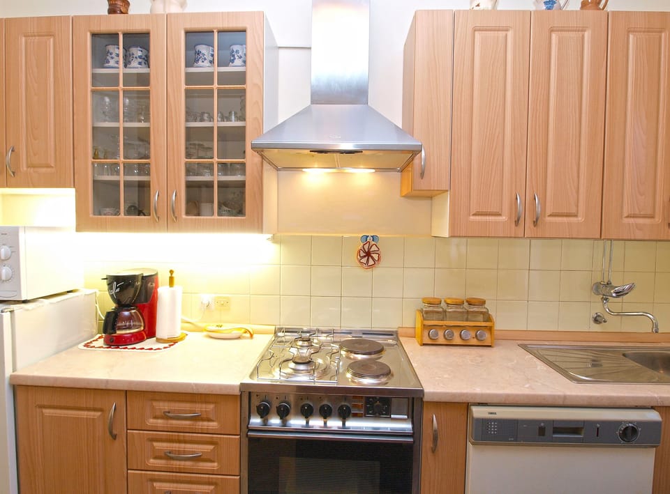 Standard Apartment, 2 Bedrooms (0245) | Private kitchen | Fridge, microwave, oven, stovetop