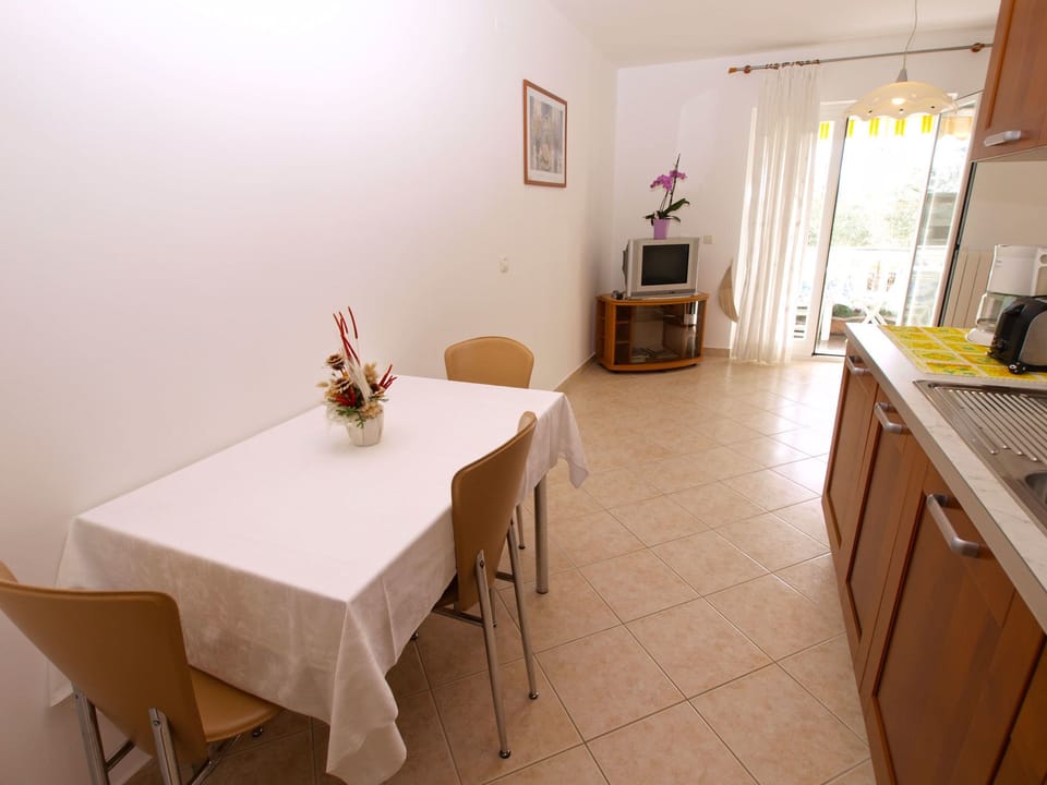 Standard Apartment, 1 Bedroom (0257) | Private kitchen | Fridge, microwave, stovetop, electric kettle