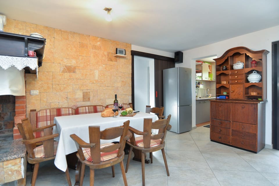 Standard House, 3 Bedrooms (0259) | Living area | TV, fireplace