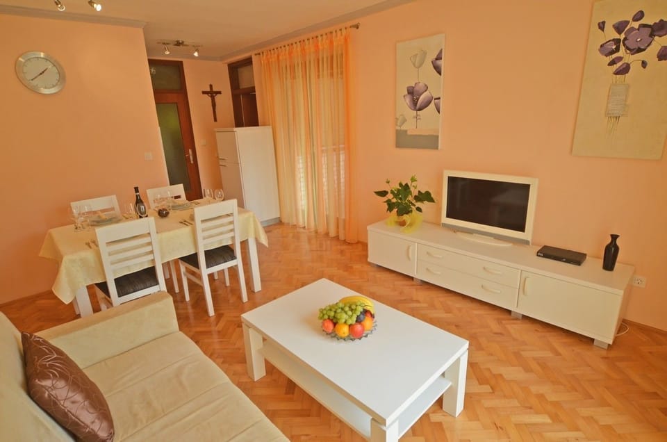 Standard Apartment, 1 Bedroom (0264) | Living area | TV