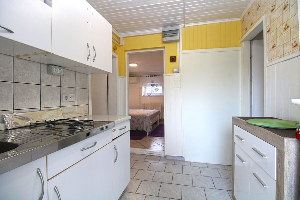 Standard Apartment, 2 Bedrooms (1112/9595) | Living area | TV