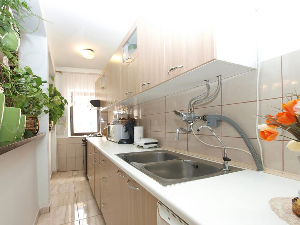 Standard Apartment, 3 Bedrooms (0285) | Private kitchen | Fridge, microwave, electric kettle
