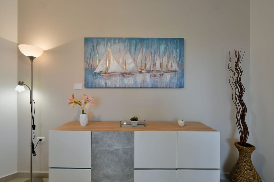 Standard House, 2 Bedrooms (0287) | Living area | TV, fireplace