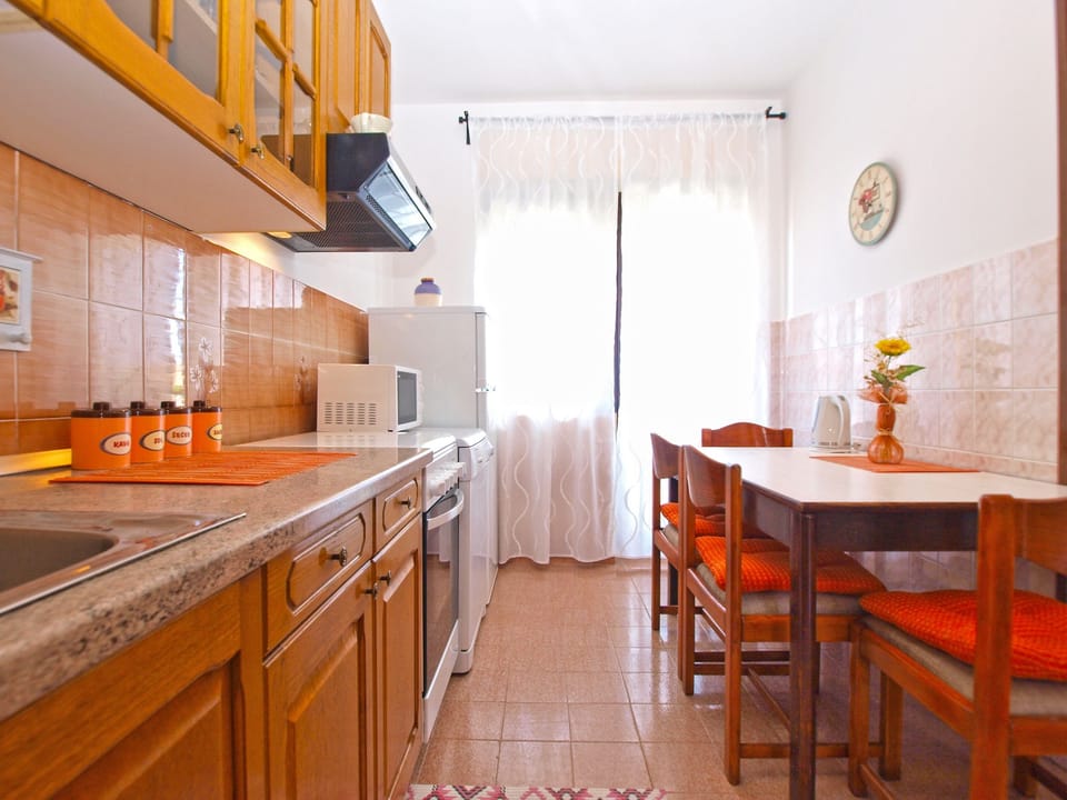 Standard Apartment, 1 Bedroom (1200/12641) | Private kitchen | Fridge, microwave, oven, stovetop