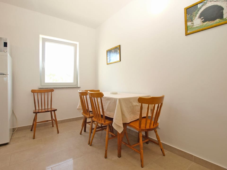 Standard Apartment, 2 Bedrooms (0303) | In-room dining