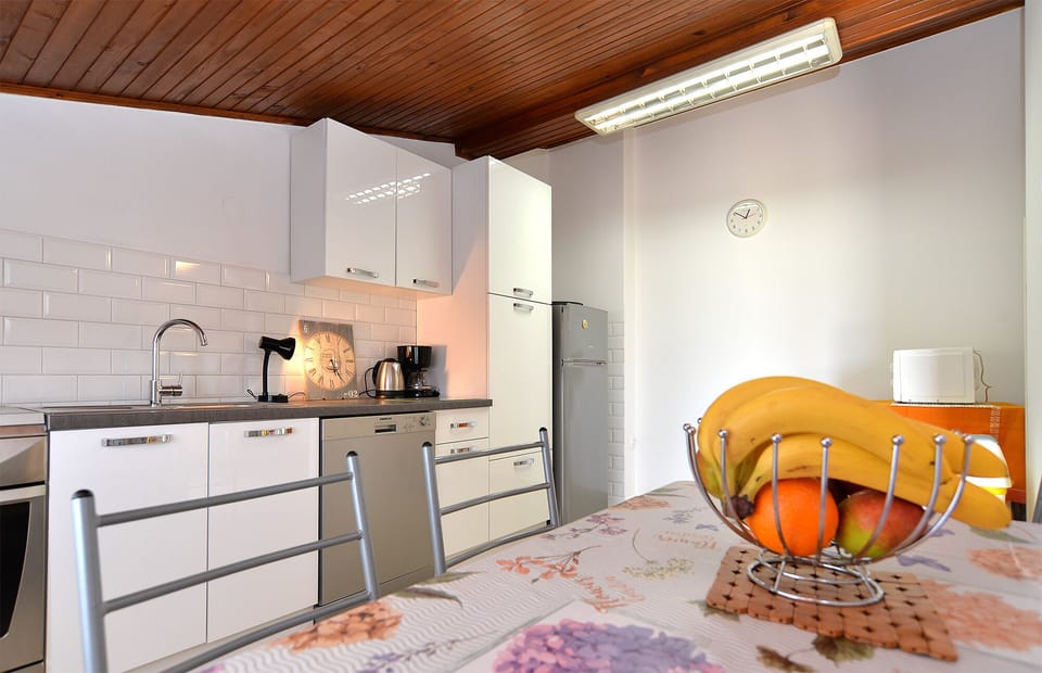 Standard Apartment, 3 Bedrooms (0307) | Private kitchen | Coffee/tea maker, fridge, microwave, oven