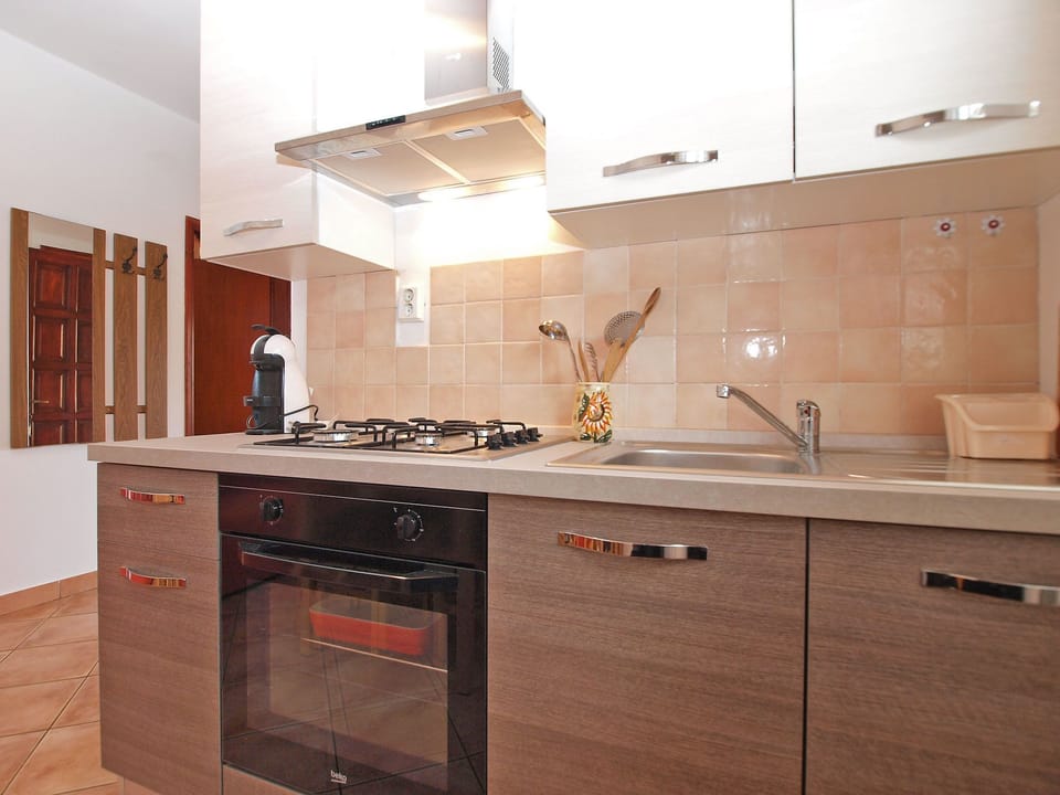 Standard Apartment, 1 Bedroom (0319) | Private kitchen | Fridge, oven, stovetop, coffee/tea maker