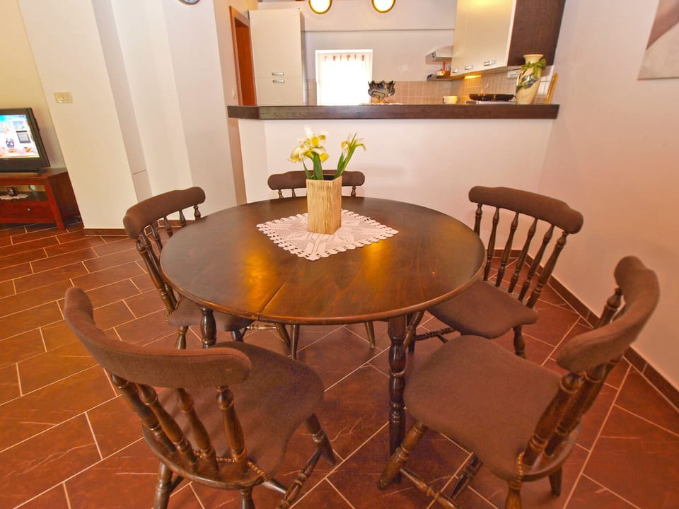 Standard House, 2 Bedrooms (0324) | In-room dining