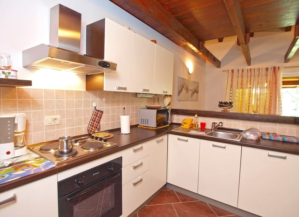 Standard House, 2 Bedrooms (0324) | Private kitchen | Fridge, microwave, coffee/tea maker