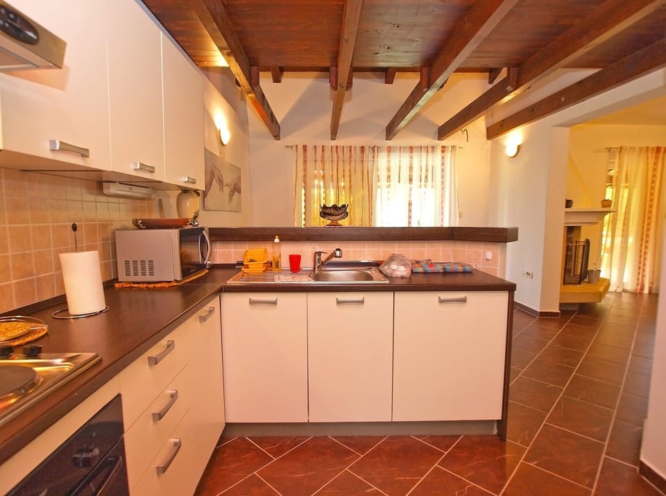 Standard House, 2 Bedrooms (0324) | Private kitchen | Fridge, microwave, coffee/tea maker