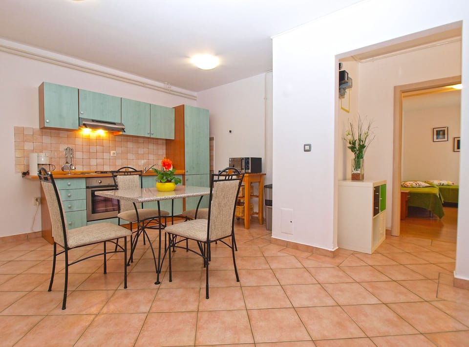 Standard Apartment, 2 Bedrooms (0328) | In-room dining