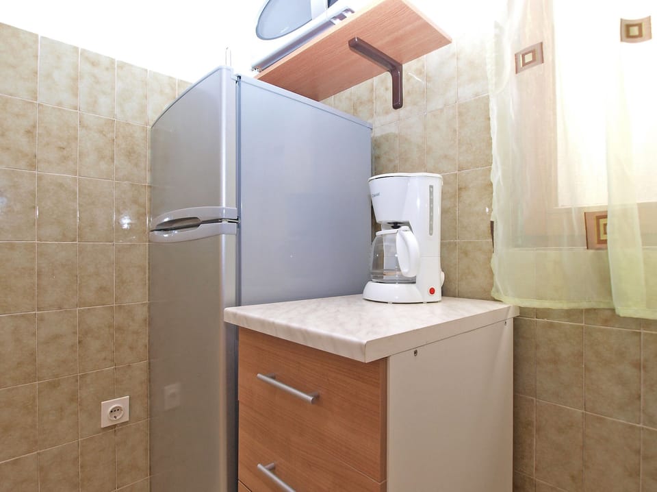 Standard House, 2 Bedrooms (0336) | Private kitchen | Fridge, microwave, oven, stovetop