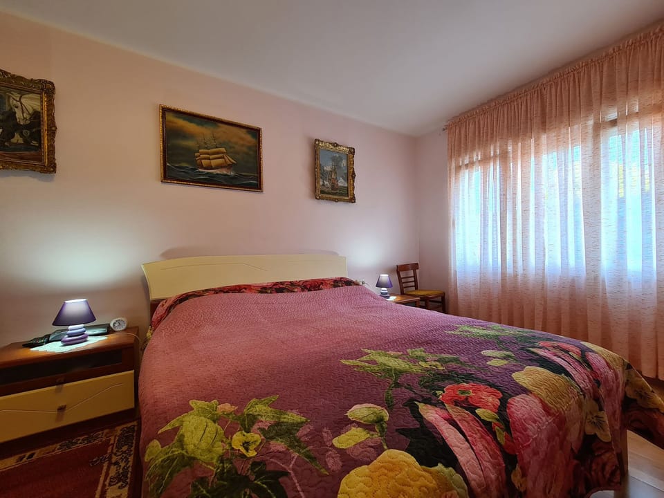 Standard Apartment, 1 Bedroom (0344) | 1 bedroom, iron/ironing board, cribs (free), WiFi (free)