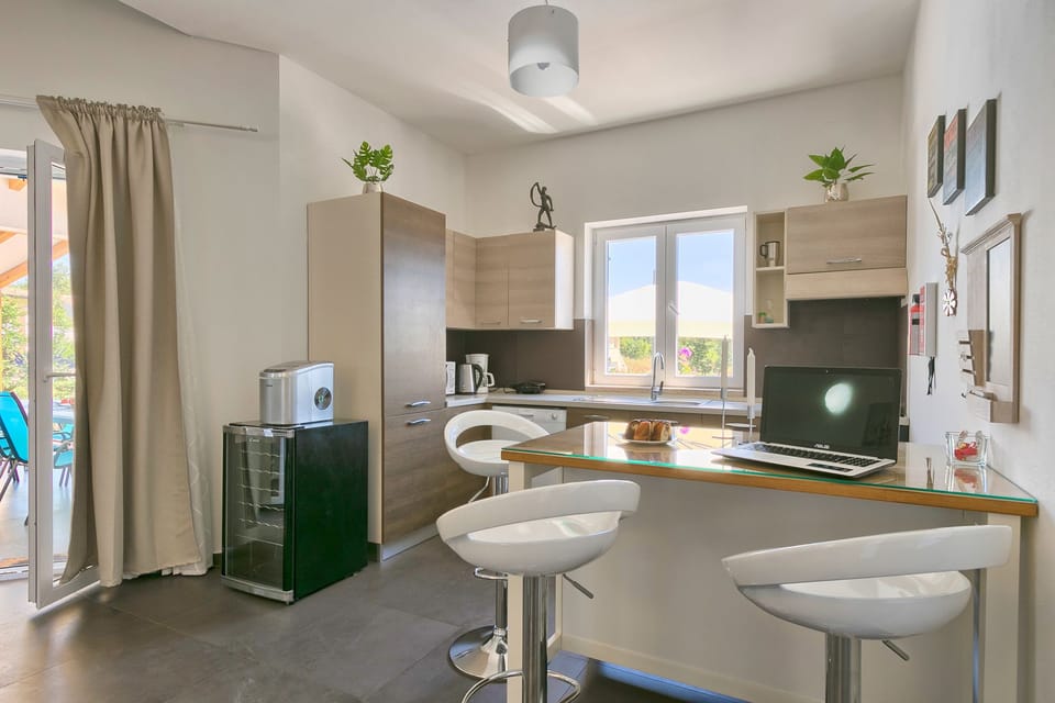 Standard Villa, 5 Bedrooms (0351) | Private kitchen | Fridge, microwave, oven, stovetop