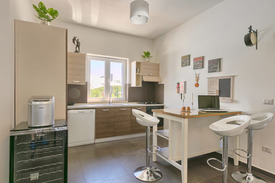 Standard Villa, 5 Bedrooms (0351) | Private kitchen | Fridge, microwave, oven, stovetop