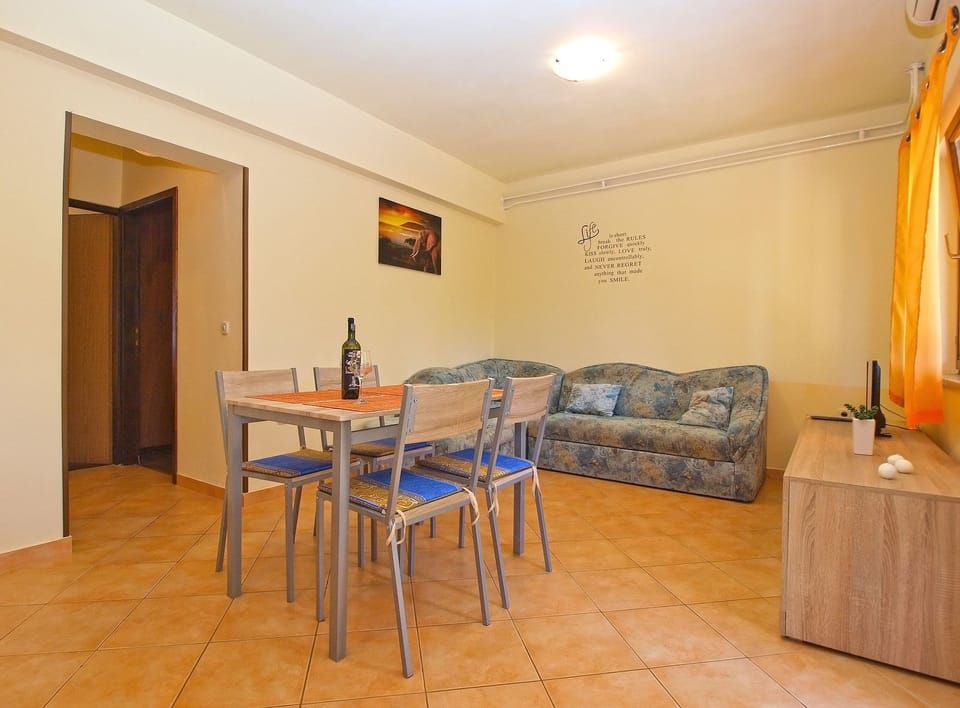 Standard Apartment, 2 Bedrooms (0379) | In-room dining