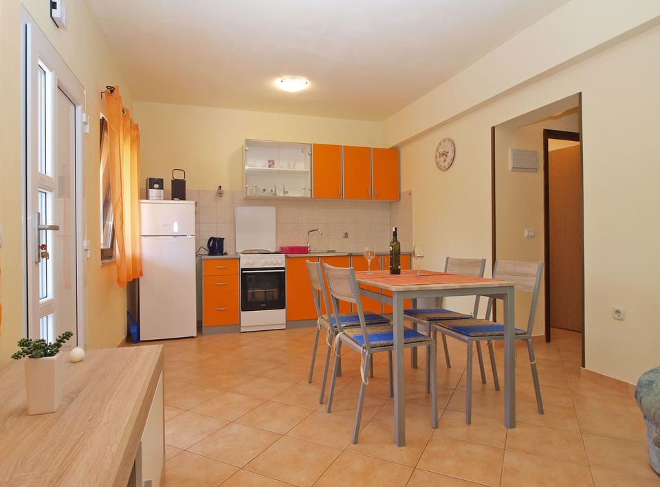 Standard Apartment, 2 Bedrooms (0379) | In-room dining