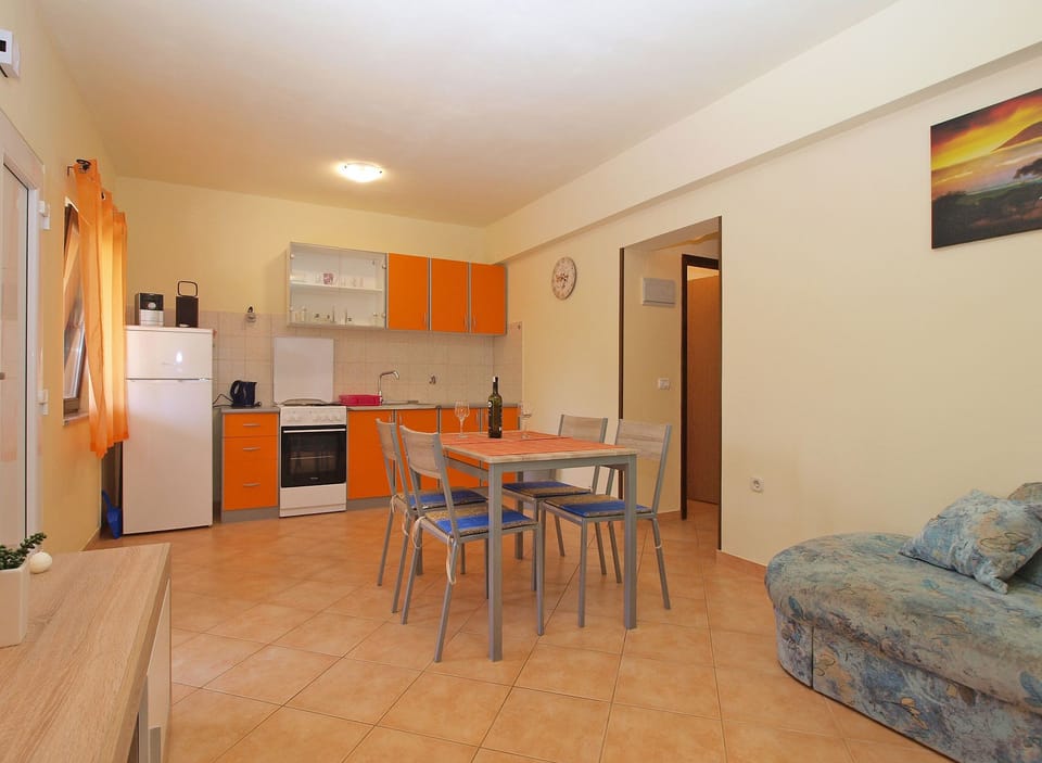 Standard Apartment, 2 Bedrooms (0379) | In-room dining