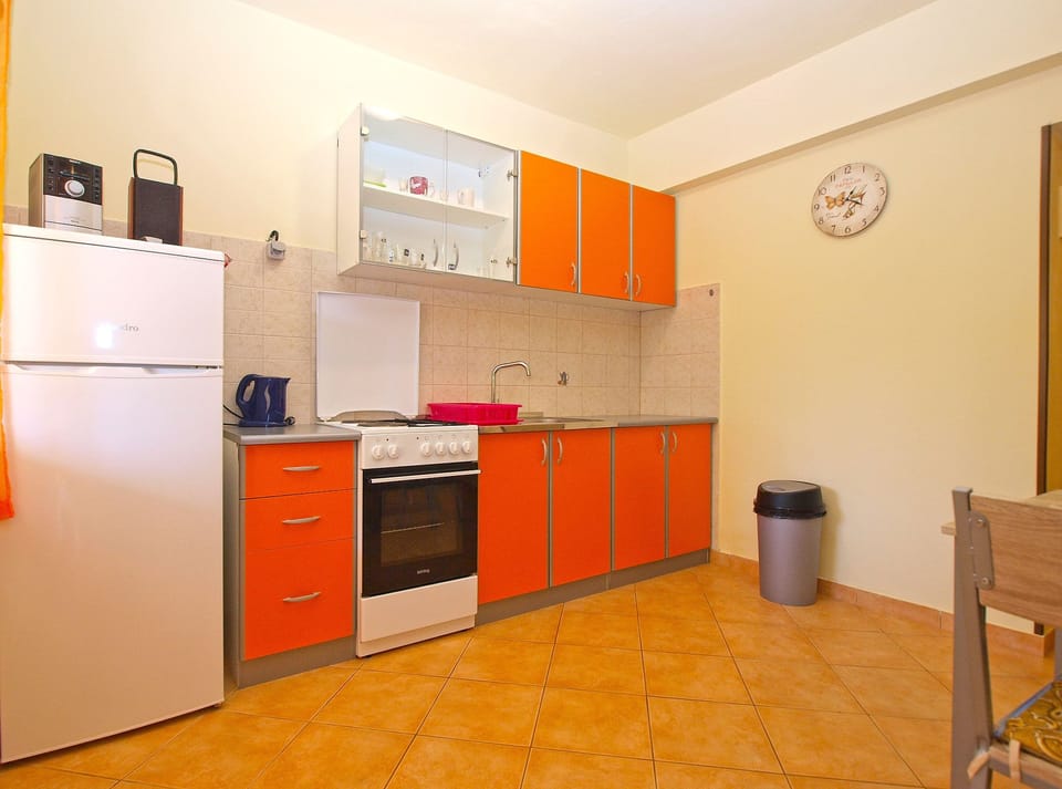 Standard Apartment, 2 Bedrooms (0379) | Private kitchen | Fridge, oven, stovetop, electric kettle