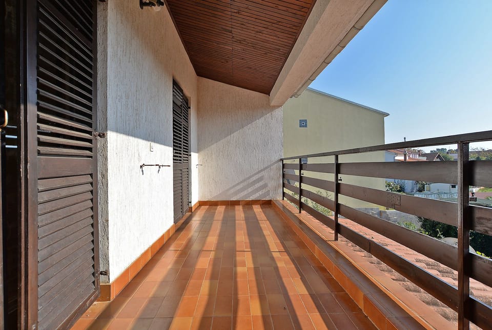 Standard Apartment, 3 Bedrooms (0402) | Balcony