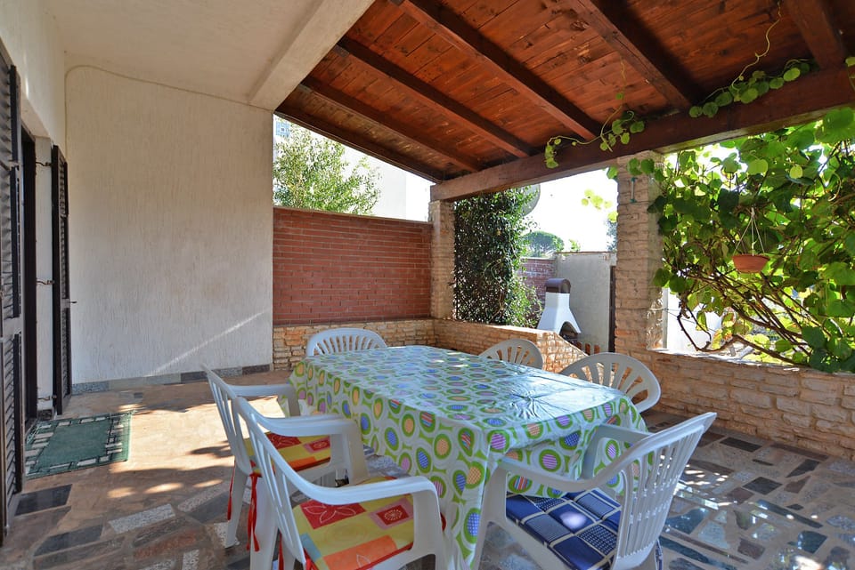 Standard Apartment, 3 Bedrooms (0402) | Terrace/patio