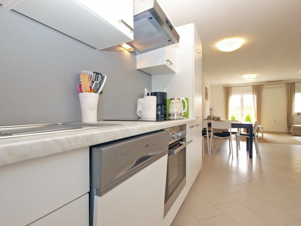 Standard House, 3 Bedrooms (0410) | Private kitchen | Fridge, microwave, electric kettle