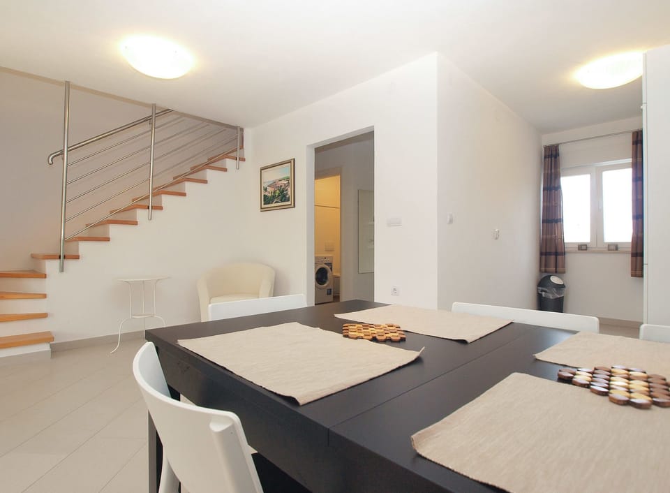 Standard House, 3 Bedrooms (0410) | In-room dining